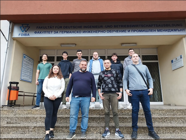 FDIBA Fachschaft Team in front of the faculty building